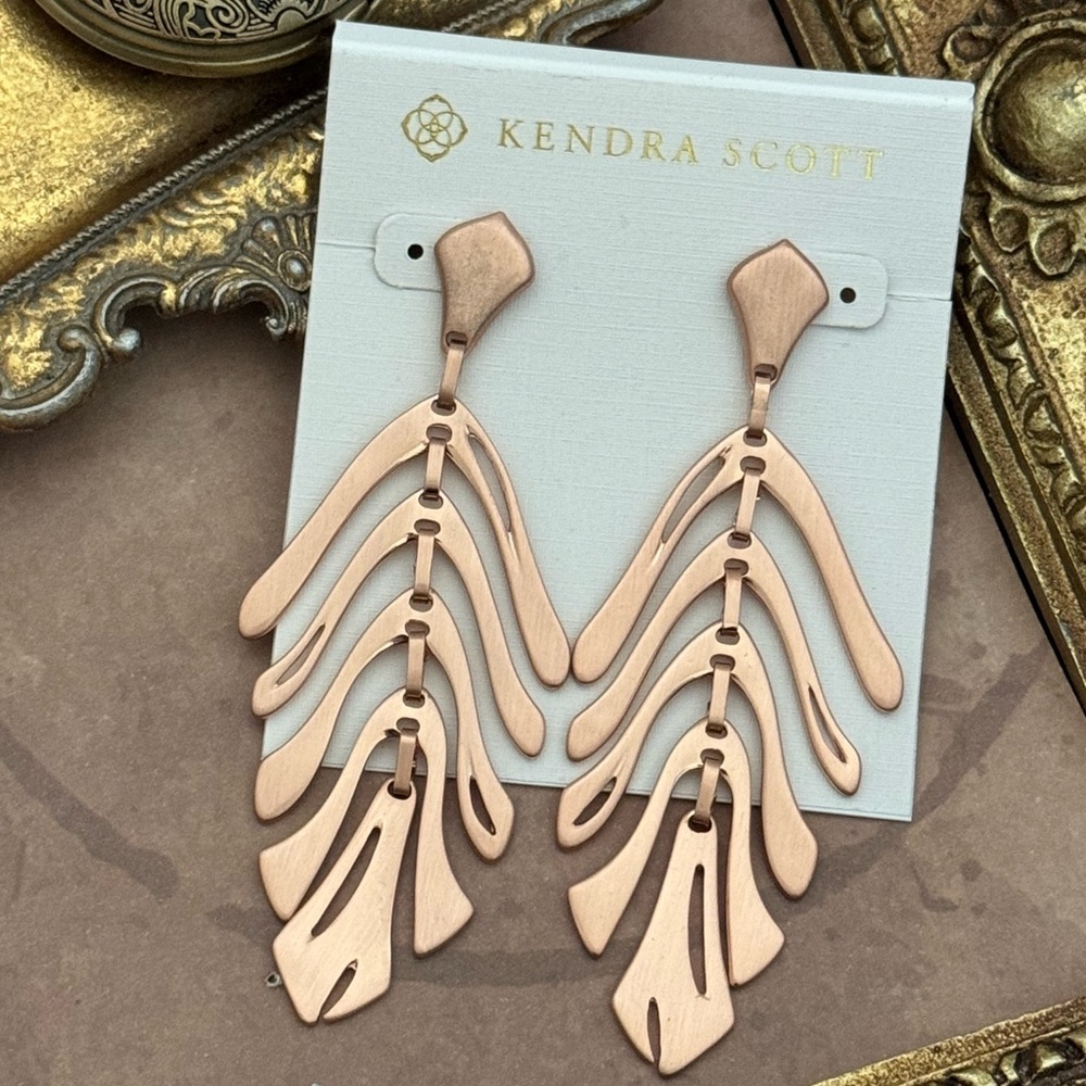KENDRA SCOTT • Rose Gold Luca Statement Earrings - Picture 3 of 4